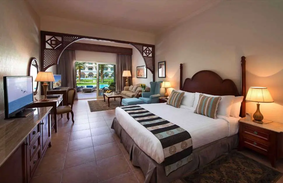 Baron Palace swim up kamer van binnen