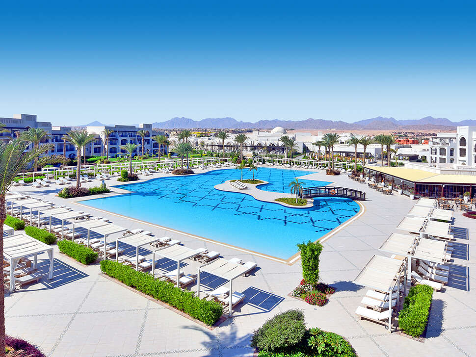 Steigenberger Alcazar swim up hotel