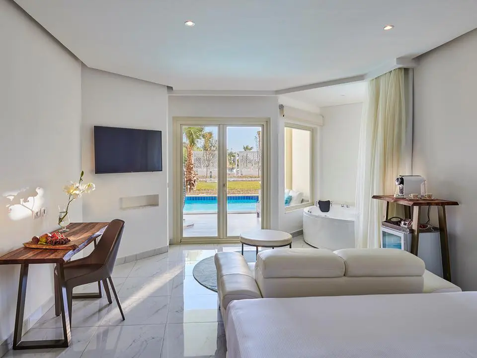 Steigenberger Pure Lifestyle Hotel swim up kamer - kamer van binnen